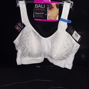 NWT BALI BRA, FLEXES TO FIT, WIREFREE, SZ.XL. LINED, COOL COMFORT FABRIC, WHITE.